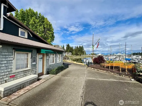 141 Parfitt Way SW Bainbridge Island WA 98110