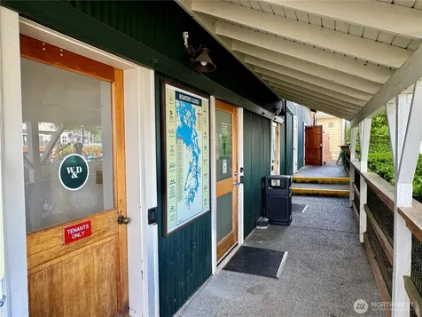 141 Parfitt Way SW Bainbridge Island WA 98110