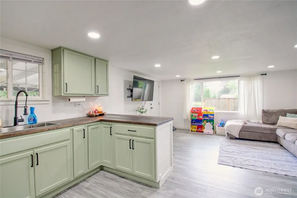 8892 Peavey Road Sedro Woolley WA 98284