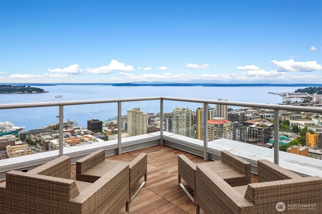 588 Bell Street Seattle WA 98121