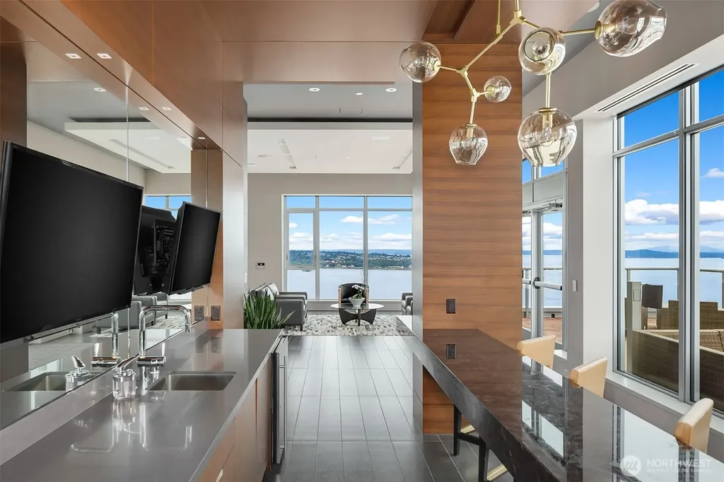 588 Bell Street Seattle WA 98121