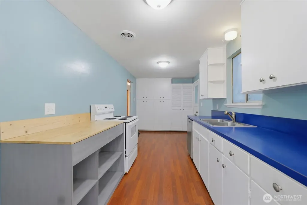 712 NE 198th Street Shoreline WA 98155