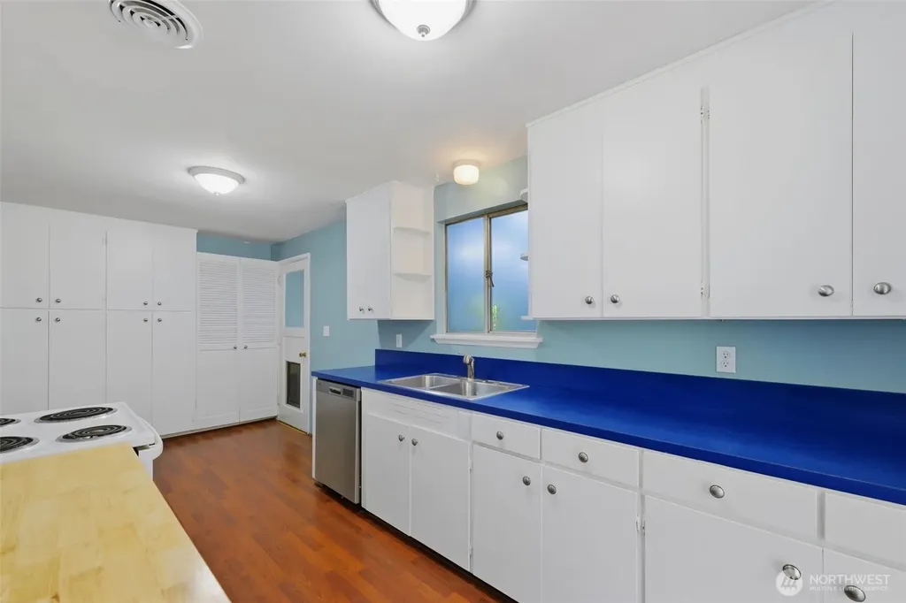 712 NE 198th Street Shoreline WA 98155