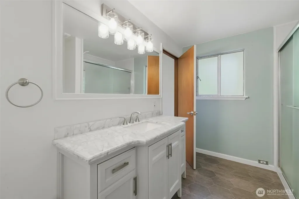 712 NE 198th Street Shoreline WA 98155
