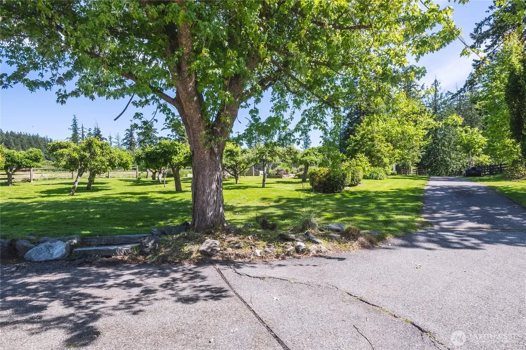 6067 S Campbell Lake Road Anacortes WA 98221