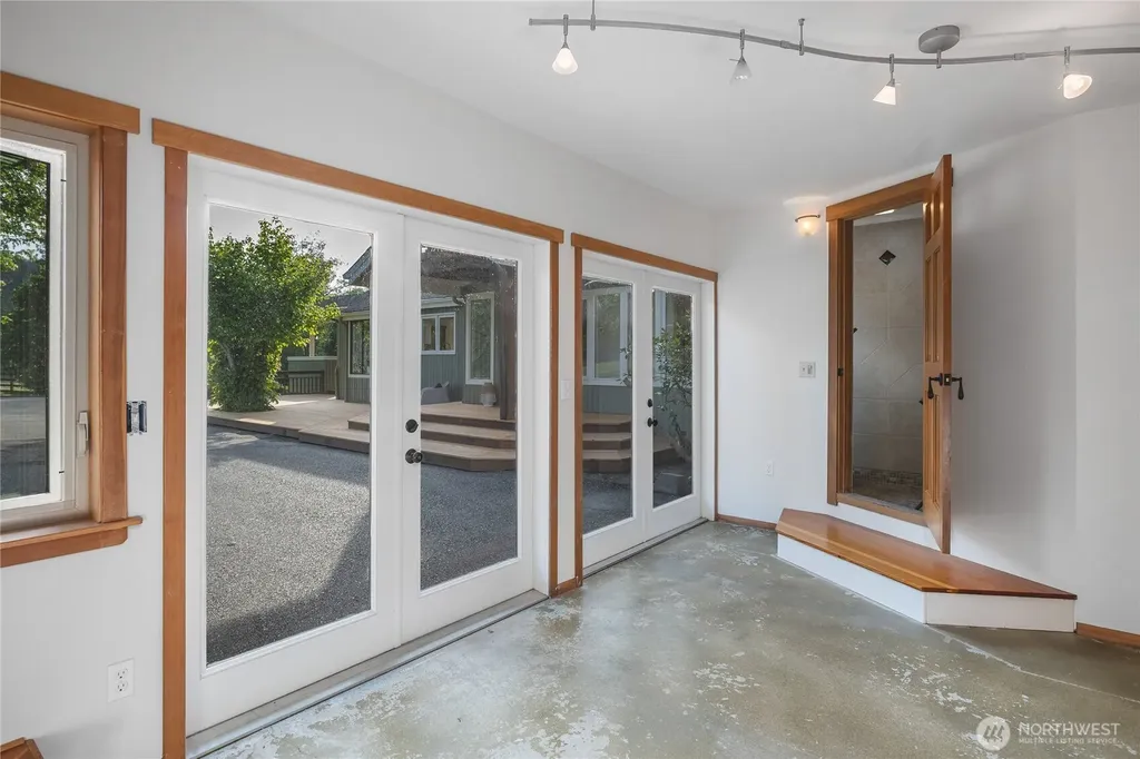 6067 S Campbell Lake Road Anacortes WA 98221