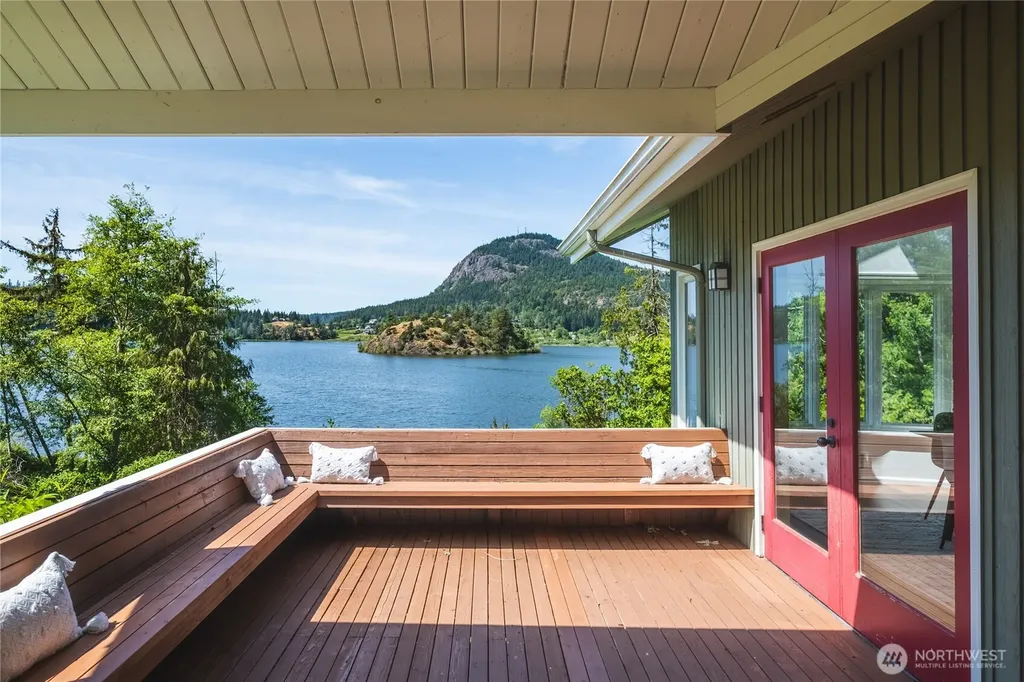 6067 S Campbell Lake Road Anacortes WA 98221