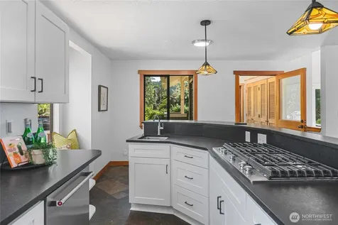 6067 S Campbell Lake Road Anacortes WA 98221