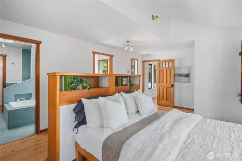 6067 S Campbell Lake Road Anacortes WA 98221