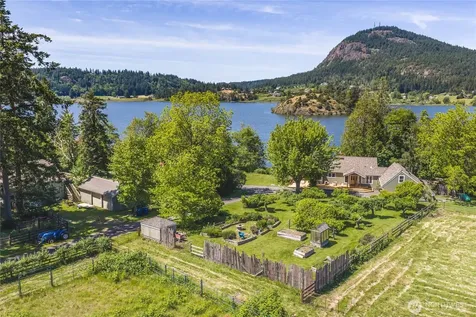 6067 S Campbell Lake Road Anacortes WA 98221