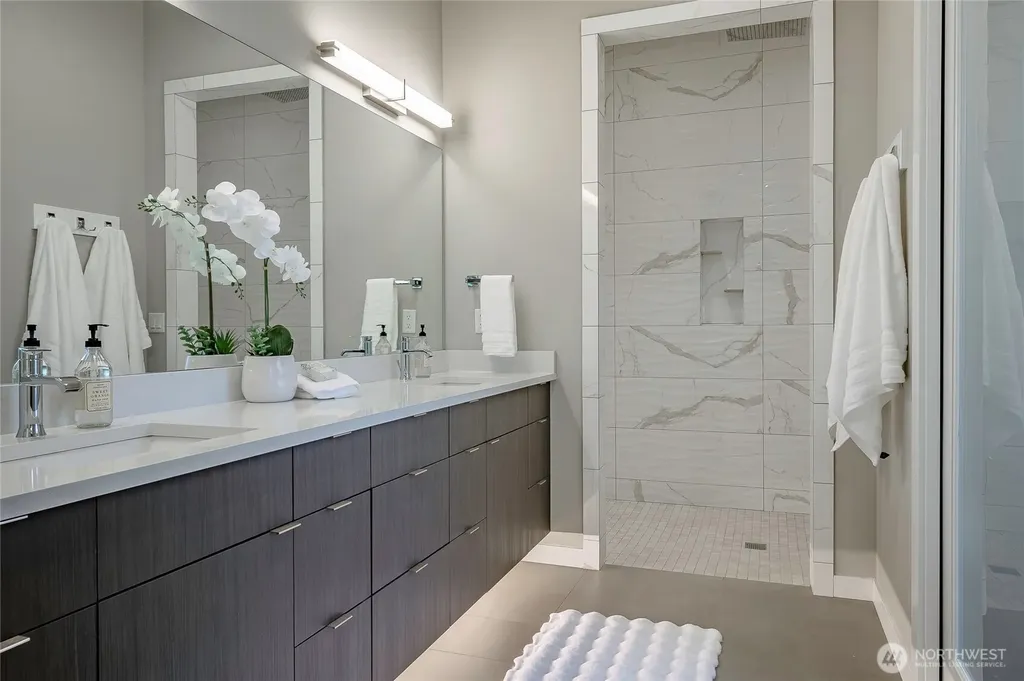 5475 Wood Duck Loop Blaine WA 98230