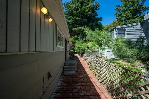 9515 Linden Avenue N Seattle WA 98103