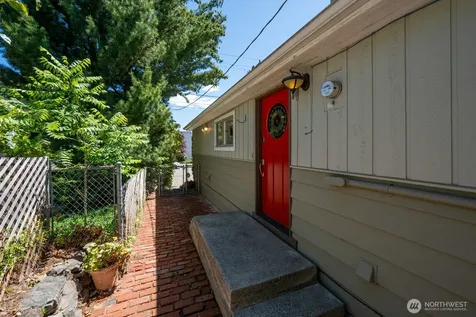9515 Linden Avenue N Seattle WA 98103
