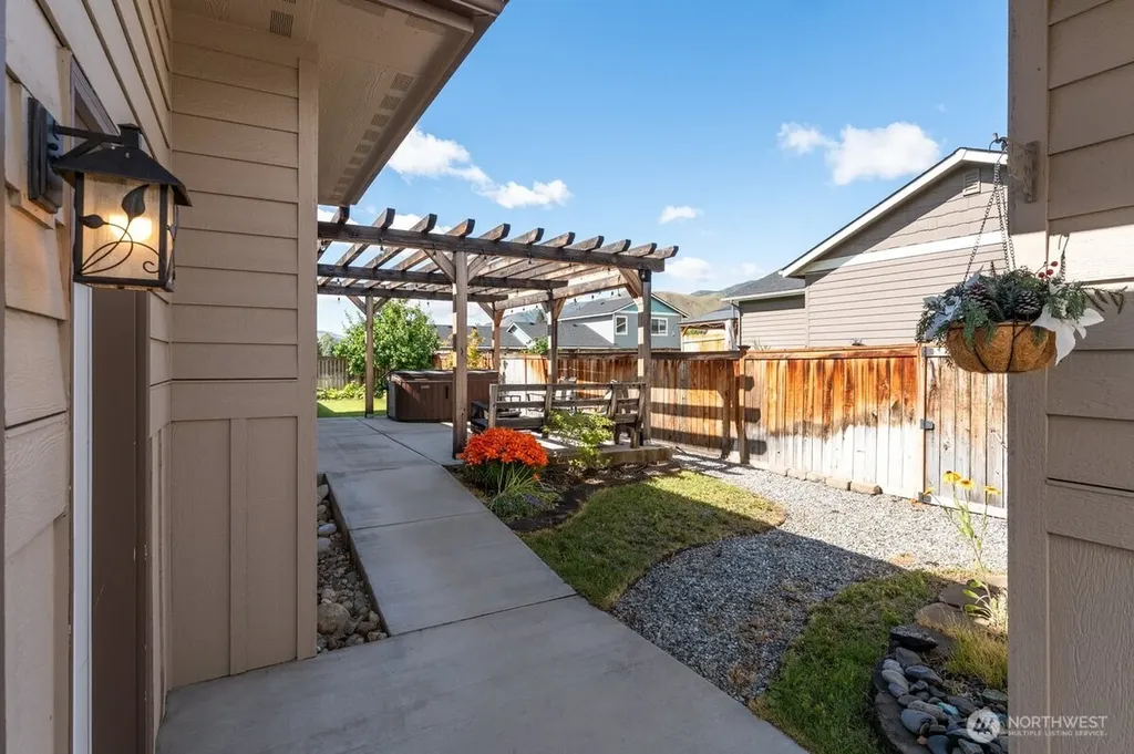 1020 Crest Loop Entiat WA 98822