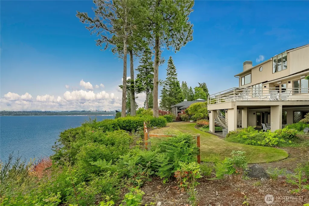 9157 Great Blue Heron Lane Blaine WA 98230