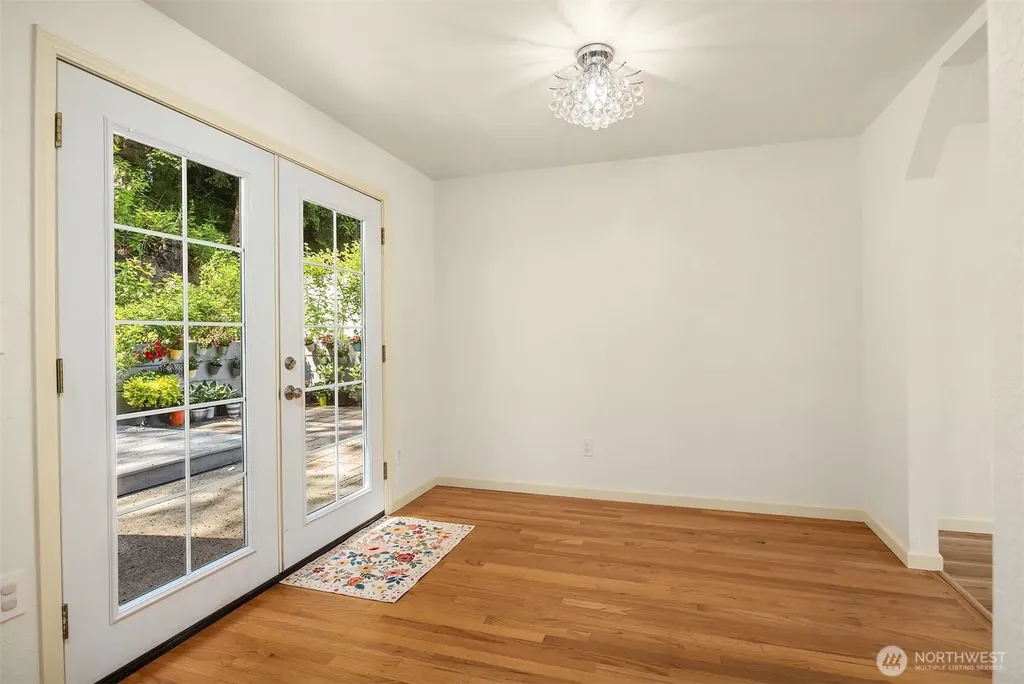 23424 100th Avenue W Edmonds WA 98020