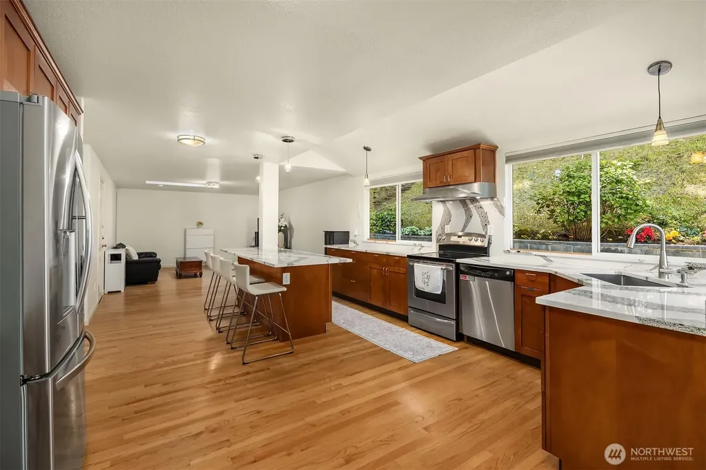23424 100th Avenue W Edmonds WA 98020