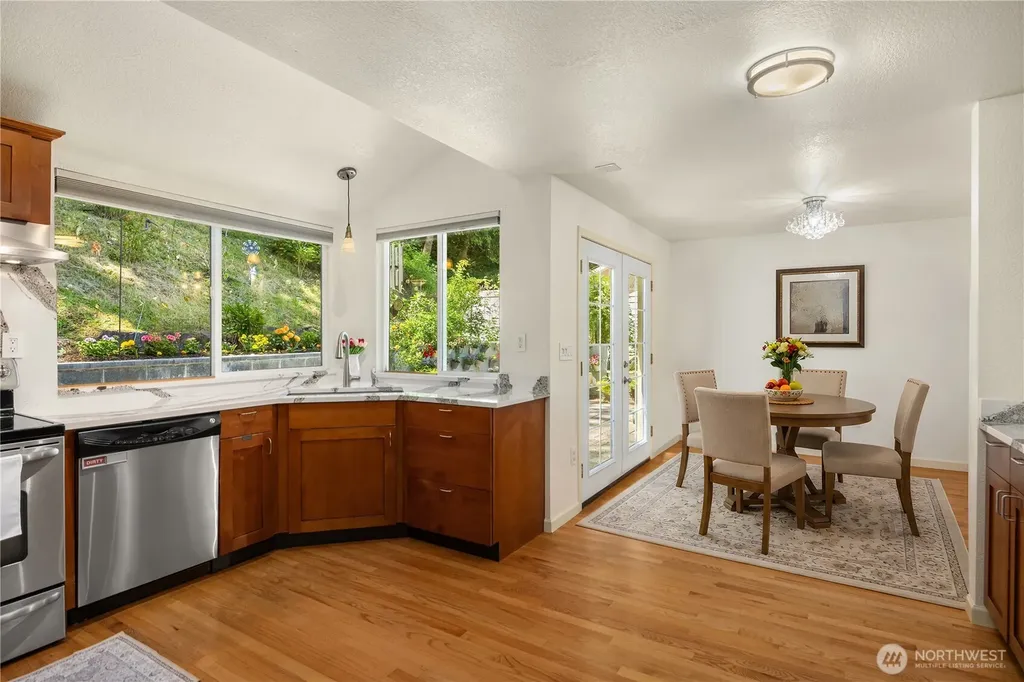 23424 100th Avenue W Edmonds WA 98020