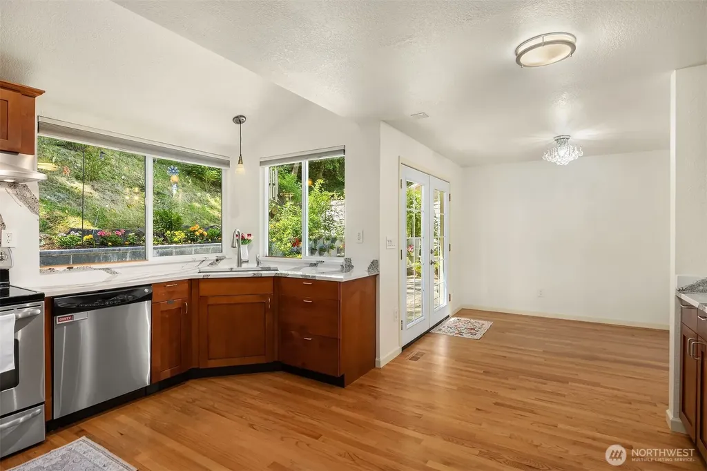 23424 100th Avenue W Edmonds WA 98020