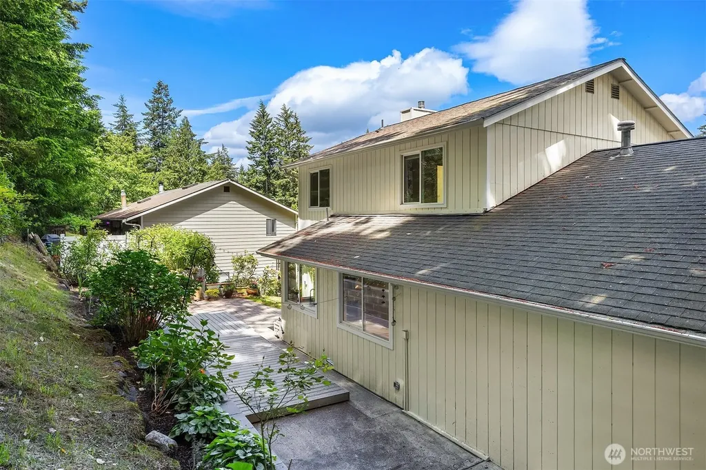 23424 100th Avenue W Edmonds WA 98020