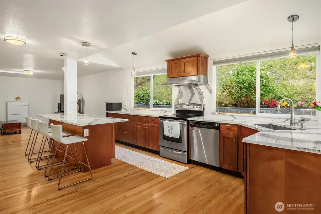 23424 100th Avenue W Edmonds WA 98020