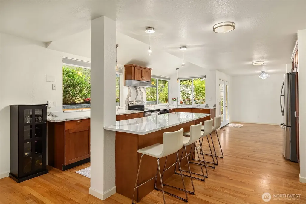 23424 100th Avenue W Edmonds WA 98020