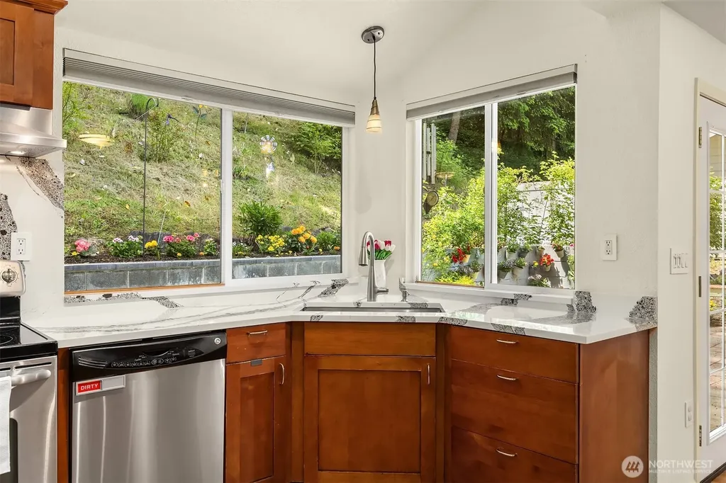 23424 100th Avenue W Edmonds WA 98020