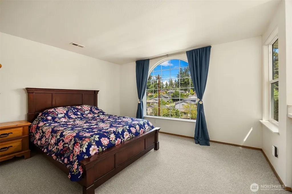 23424 100th Avenue W Edmonds WA 98020
