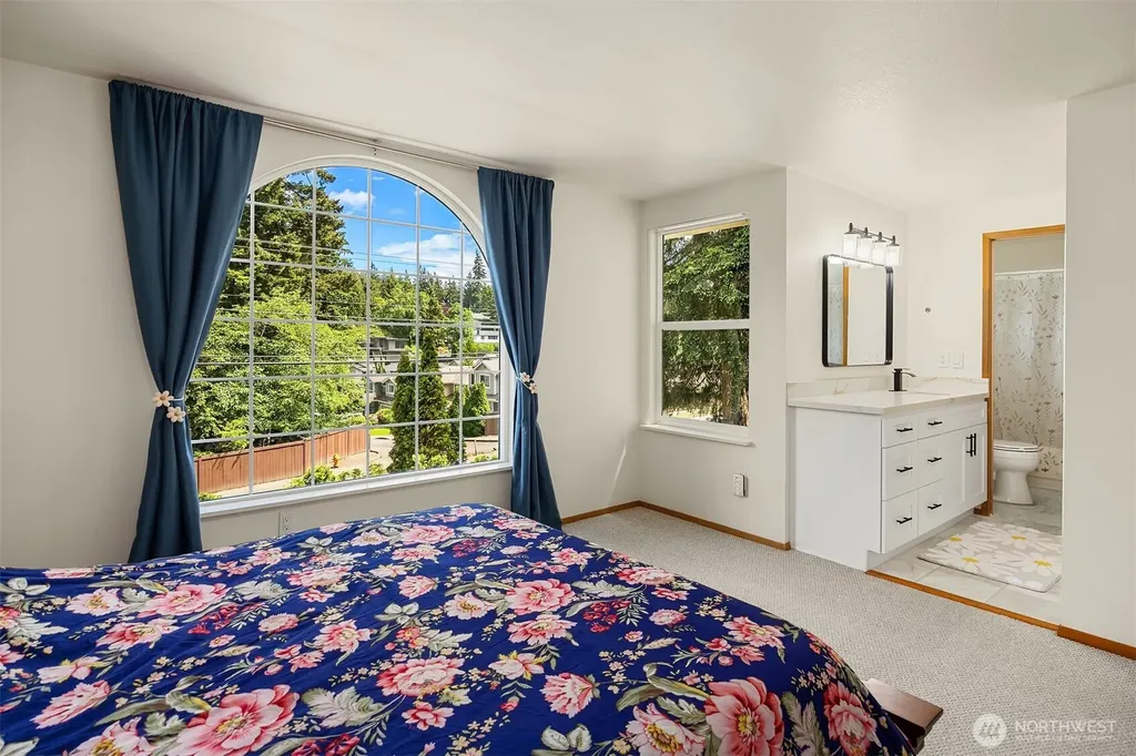 23424 100th Avenue W Edmonds WA 98020