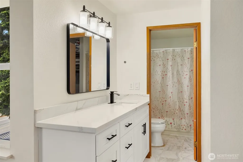 23424 100th Avenue W Edmonds WA 98020