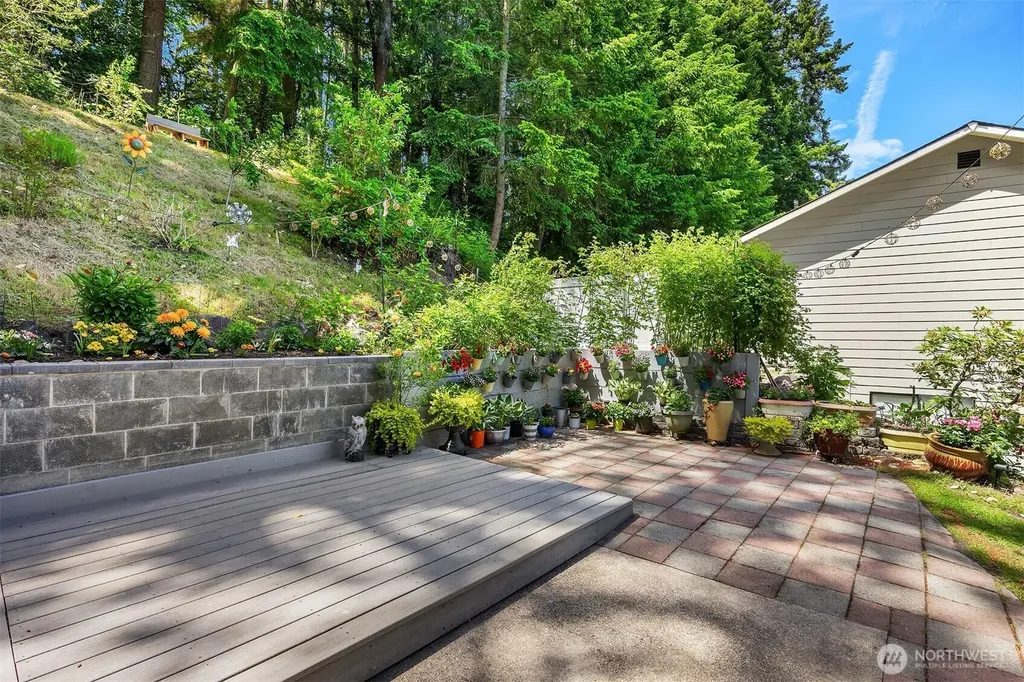 23424 100th Avenue W Edmonds WA 98020