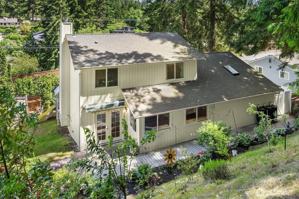 23424 100th Avenue W Edmonds WA 98020