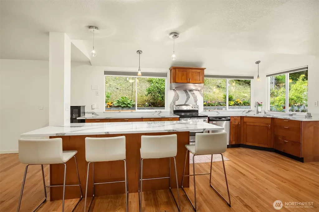 23424 100th Avenue W Edmonds WA 98020