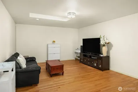 23424 100th Avenue W Edmonds WA 98020
