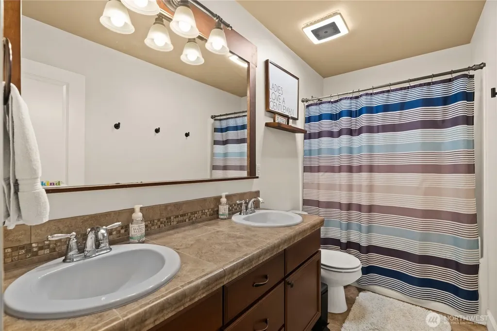 1712 65th Street SE Auburn WA 98092