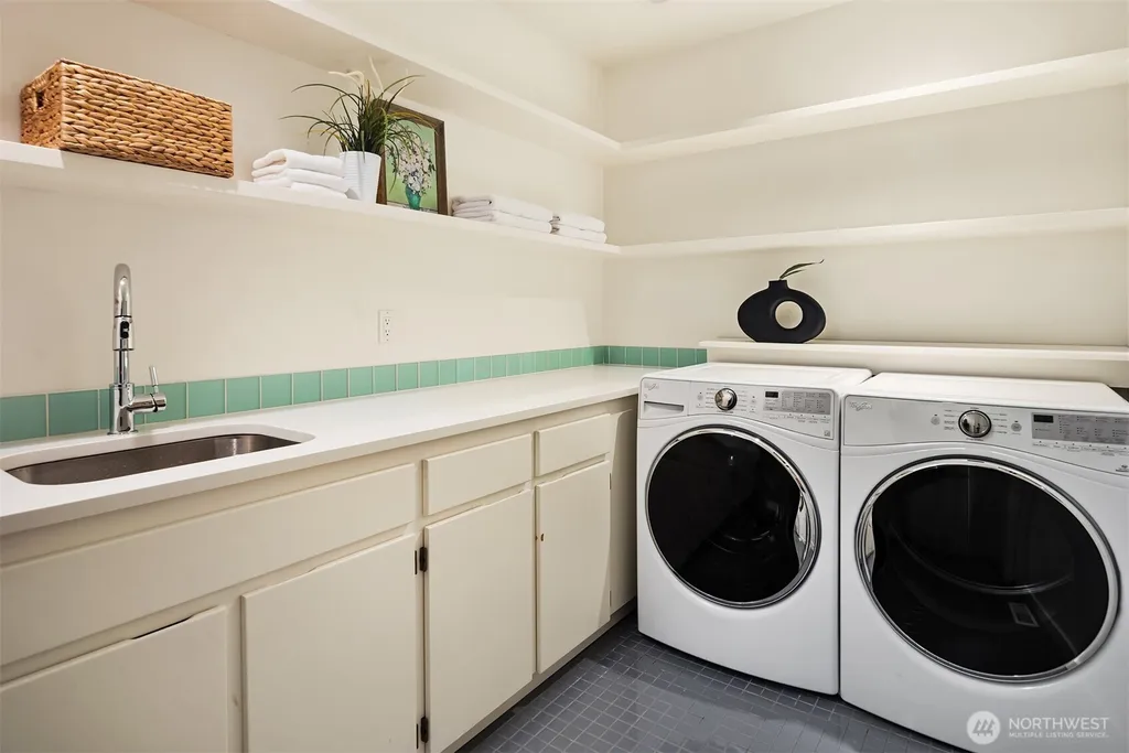 7842 NE 10th Street Medina WA 98039