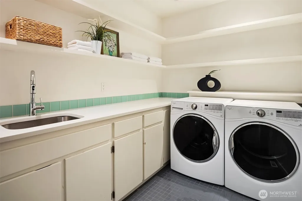 7842 NE 10th Street Medina WA 98039