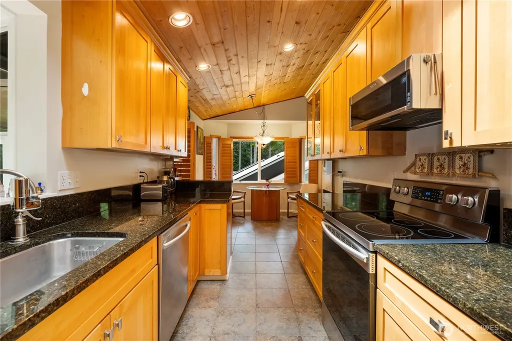 72 Sayward Lane Port Ludlow WA 98365