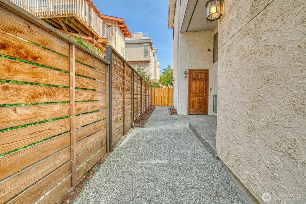 1006 N 43rd Street Seattle WA 98103