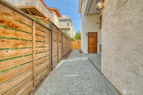 1006 N 43rd Street Seattle WA 98103