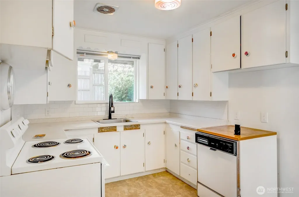 4929 55th Avenue S Seattle WA 98118