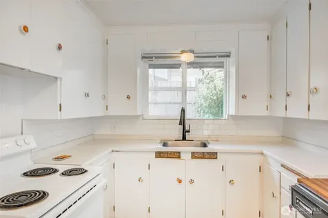 4929 55th Avenue S Seattle WA 98118