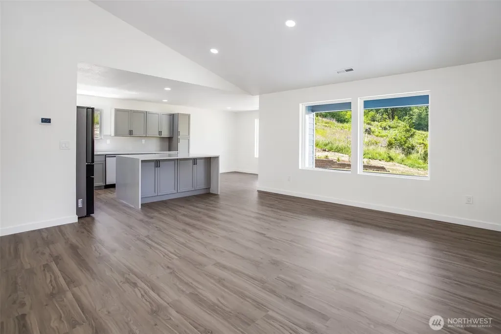 252 Wake Robin Lane Longview WA 98632