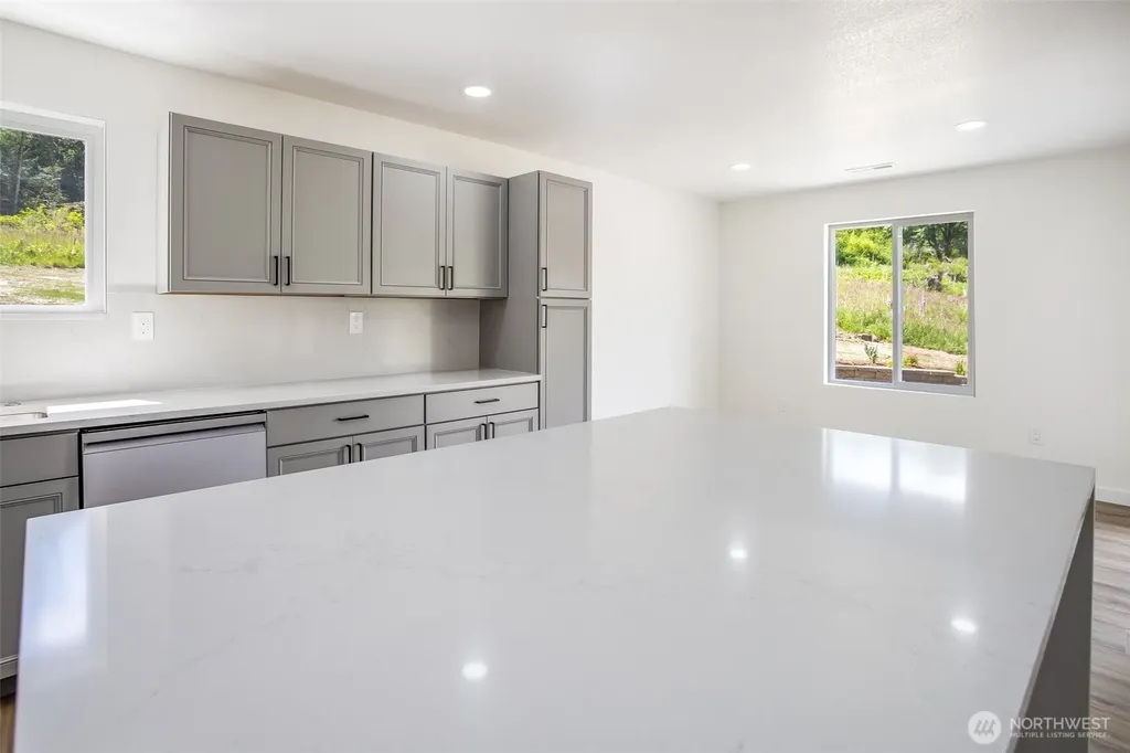 252 Wake Robin Lane Longview WA 98632