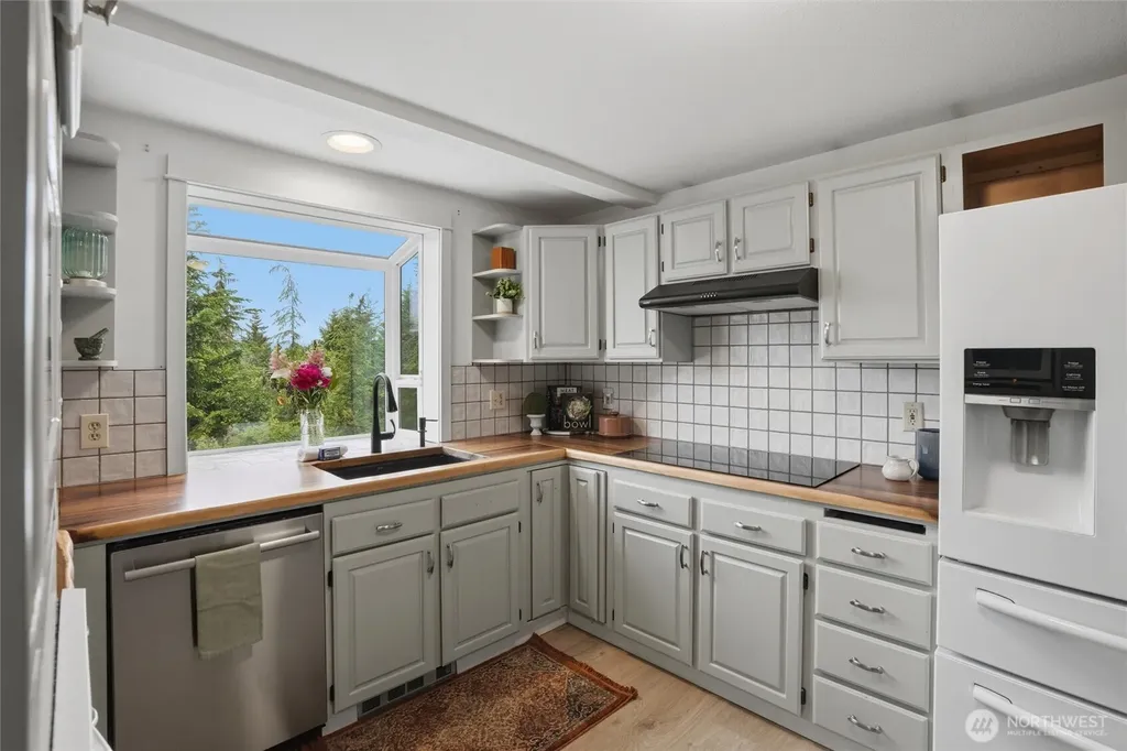 17137 NW Sunset Ridge Way Seabeck WA 98380