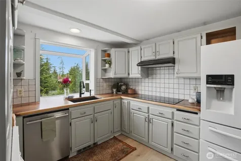 17137 NW Sunset Ridge Way Seabeck WA 98380