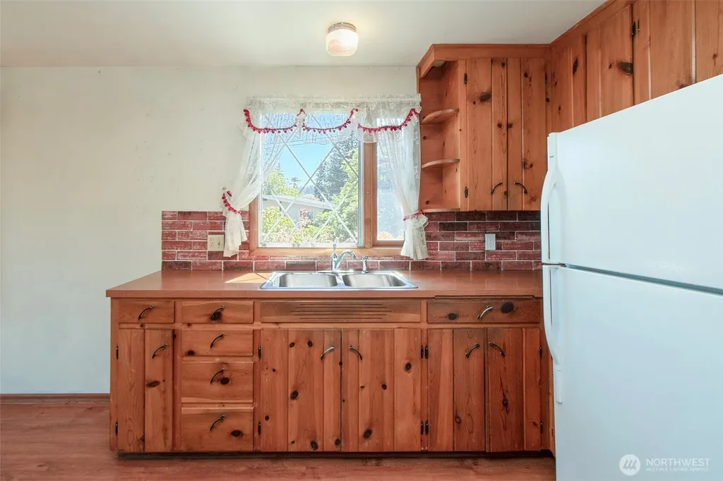 136 Oakcrest Avenue Port Angeles WA 98362
