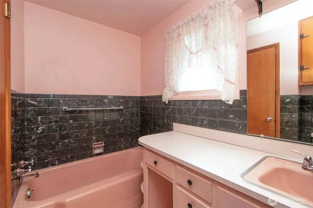 136 Oakcrest Avenue Port Angeles WA 98362