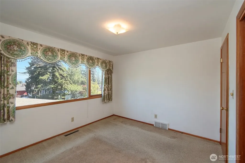 136 Oakcrest Avenue Port Angeles WA 98362