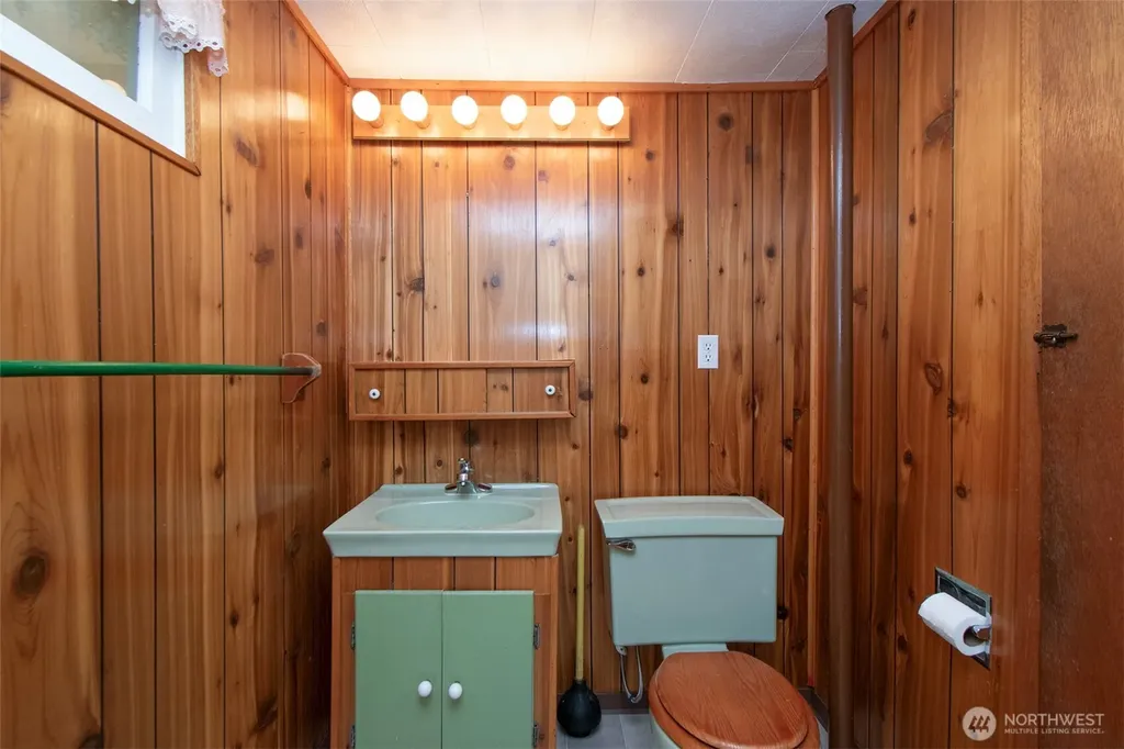 136 Oakcrest Avenue Port Angeles WA 98362